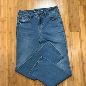 Old Navy light wash Women's Jeans, mid rise kicker, size 6 short